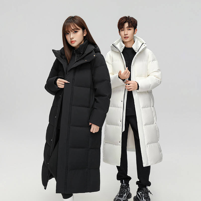 Uniszex középhosszú tollkabát fehér kacsapuhával 56–60% töltőanyag, külső és bélés poliészter, rácsos mintázat, kapucni, cipzár, vastagított dizájn