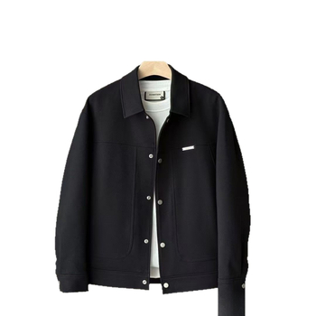 Férfi fehér kacsa tollal töltött dzseki • tolltartalom 66–70% • hidegállóság -20℃ … -5℃ • külső anyag poliészter • bélés poliészter • egyrészes záródás, kapucni nélkül