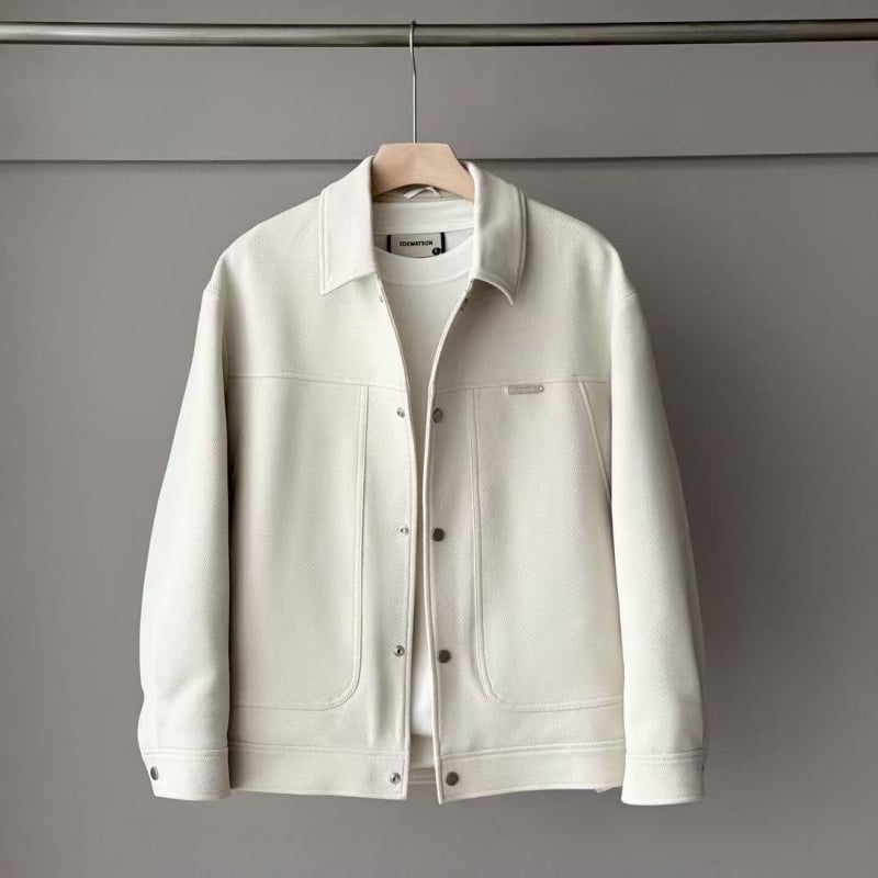 Férfi fehér kacsa tollal töltött dzseki • tolltartalom 66–70% • hidegállóság -20℃ … -5℃ • külső anyag poliészter • bélés poliészter • egyrészes záródás, kapucni nélkül