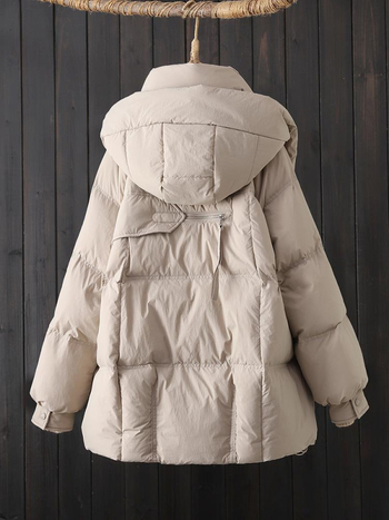 Kacsa-pehelyes dzseki – kapucnival, vastag, nagyon rövid hosszúság <=40 cm, pehelytartalom 51-55%