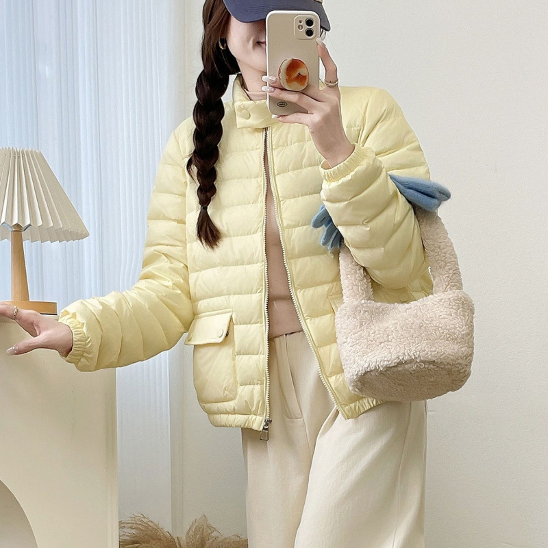 Geacă de damă cu puf de gâscă alb, lungime ultra scurtă, guler înalt, material chenille cu elastan