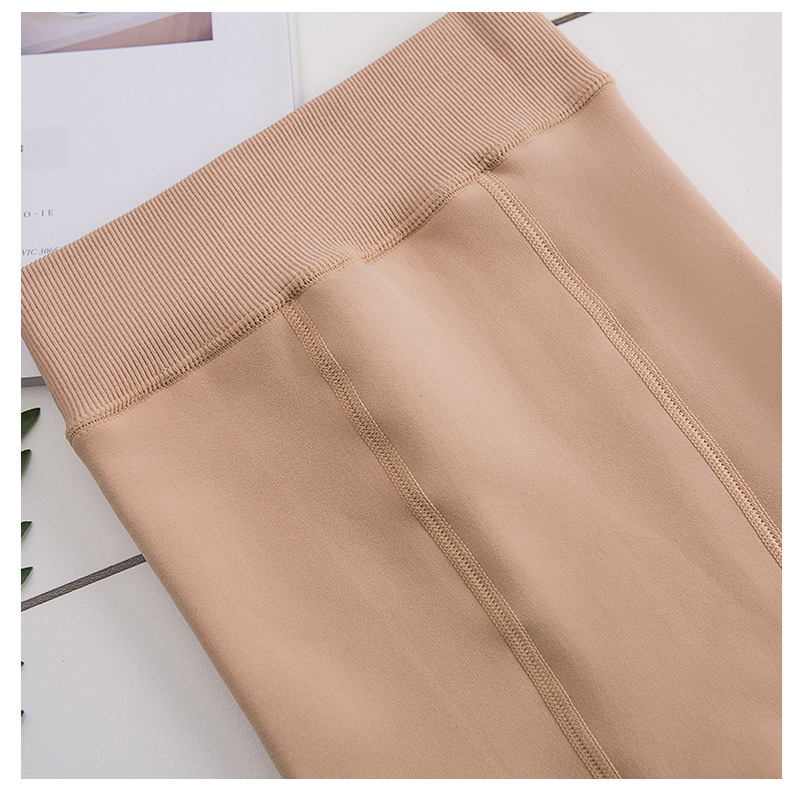 Topli ženski leggings od imitacije najlona s plišastom podstavom i integriranom nogom, dizajniran za nošenje kao vanjski dio odjeće