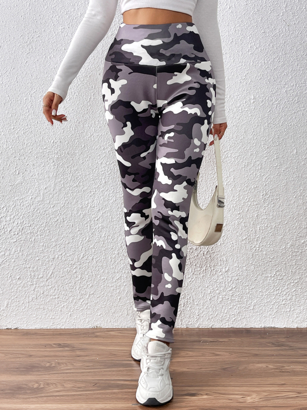 Leggings od Milk Silk s kamuflažnim printom, visokim strukom, toplom podstavom, uski kroj