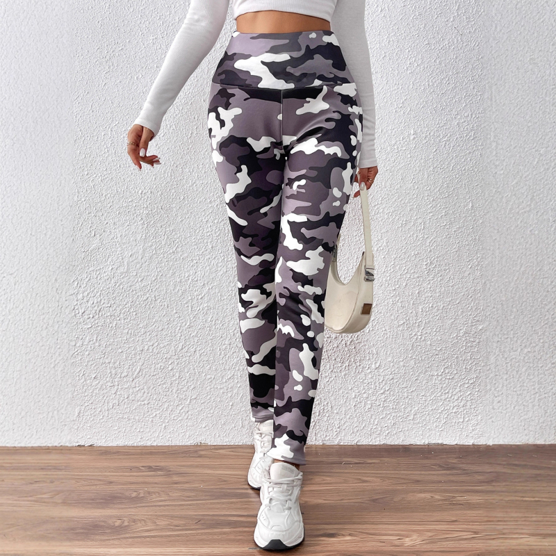 Leggings od Milk Silk s kamuflažnim printom, visokim strukom, toplom podstavom, uski kroj