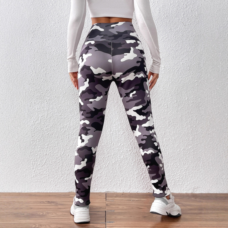 Leggings od Milk Silk s kamuflažnim printom, visokim strukom, toplom podstavom, uski kroj