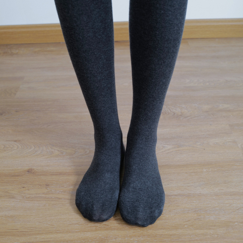 Sive fleece-tajice s integriranim čarapama, 3D oblikovanje stražnjice u obliku breskve, visokim strukom za kontrolu trbuha