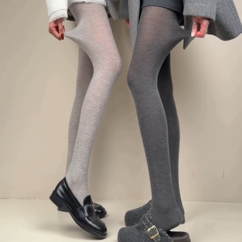 Vunene hulahopke od vune s nogama, jednobojne, srednje debljine, 70–80% vuna, japanski stil