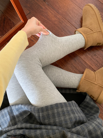 Colanți cu picioare, tricot elastic, 70–80% poliester, groși, pentru iarnă 2025