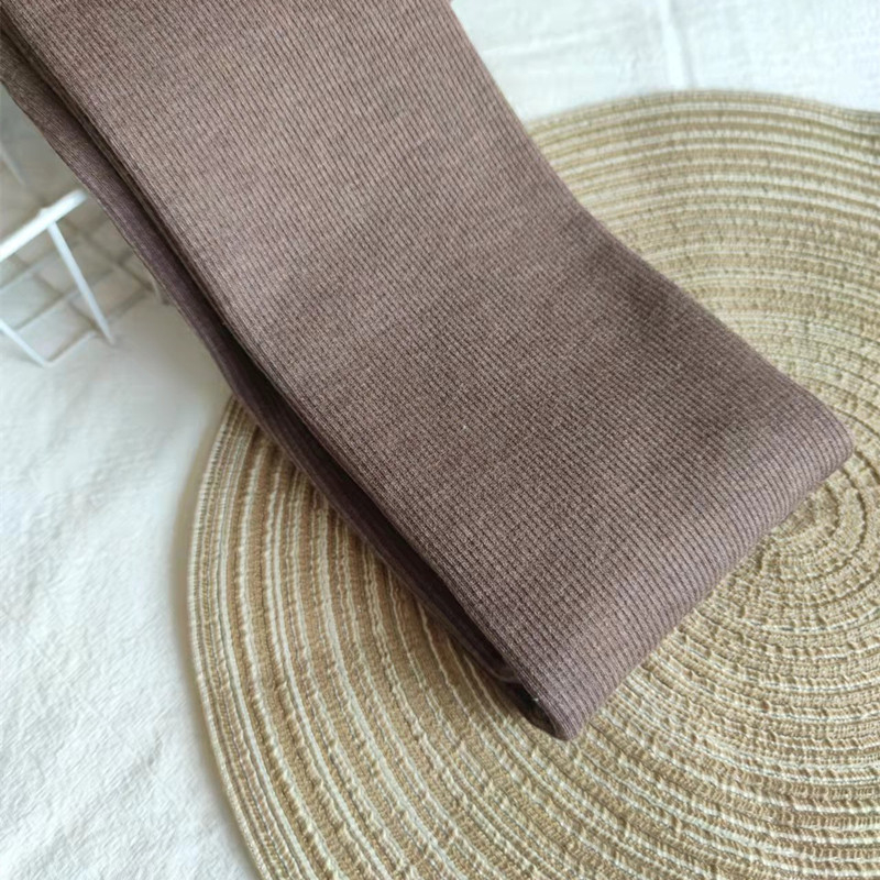 Debeli pamučni legging s visokim pojasom, ribasta tekstura i fleece podstava, vertikalne pruge, za jesen i zimu