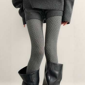 Sieviešu kokvilnas zeķubikses rudens–ziemas sezonai, sēžamvietas pacelšana un siluetes veidošana, plānas, ar kājām, raksts: vienkrāsains vai svītrainas