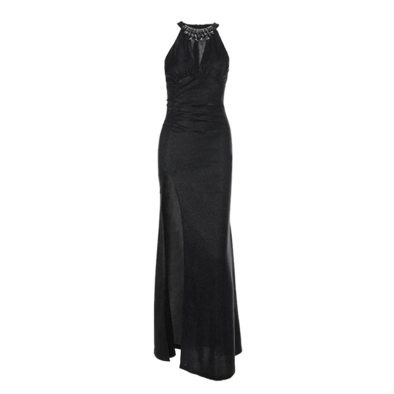 Hosszú nyakpántos ruha hát nélküli kivágással, plisírozott, aszimmetrikus, utcai stílusban.