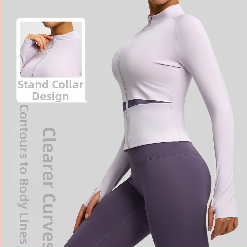 Sievietēm paredzēta persiku krāsu bloku jogas jaka ar augstu kaklu, elpojoša, atklāj vēderu, garas piedurknes, poliestera audums 82,5% — Vasara 2025