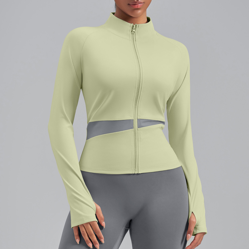 Sievietēm paredzēta persiku krāsu bloku jogas jaka ar augstu kaklu, elpojoša, atklāj vēderu, garas piedurknes, poliestera audums 82,5% — Vasara 2025