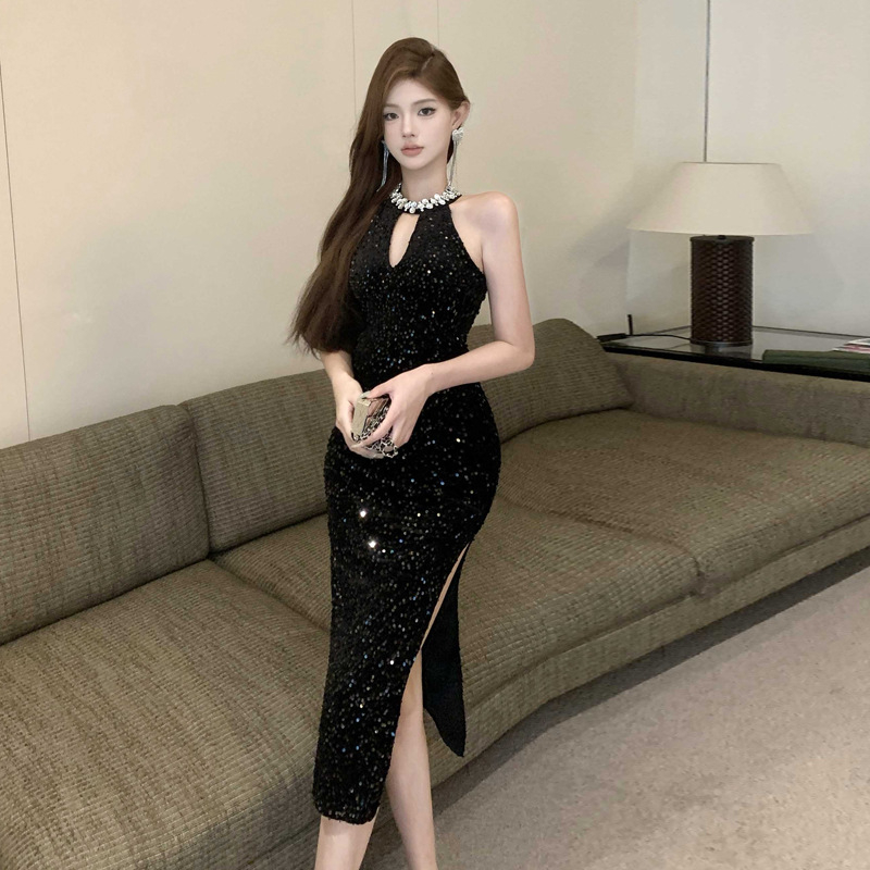 Estélyi ruha sequin patchwork dizájnnal, ujjatlan, kerek nyakú, magas derékvonal, hosszú, csípőig érő sziluett, rugalmas poliészter