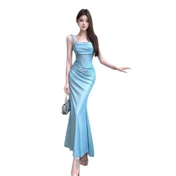 Hosszú halfarokruha, elasztikus poliészter, magas derék, ujjatlan, mandarin gallér (halfarok szabás; elasztikus poliészter; magas derék; ujjatlan)