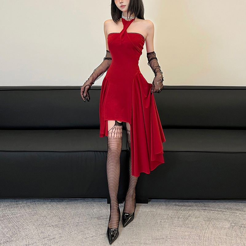 Rochie cu gât halter, fără mâneci, talie înaltă, croială A-line, poliester.