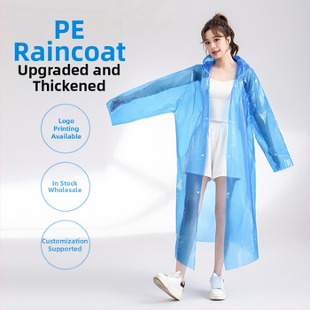 Vienkartinis lietaus pončas žygiams su PE audiniu, įprasto storio, 60–100 g, vienam asmeniui.