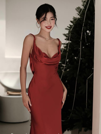 Rochie cu bretele în stil sling, fără mâneci, lungă, material poliester, culoare solidă.