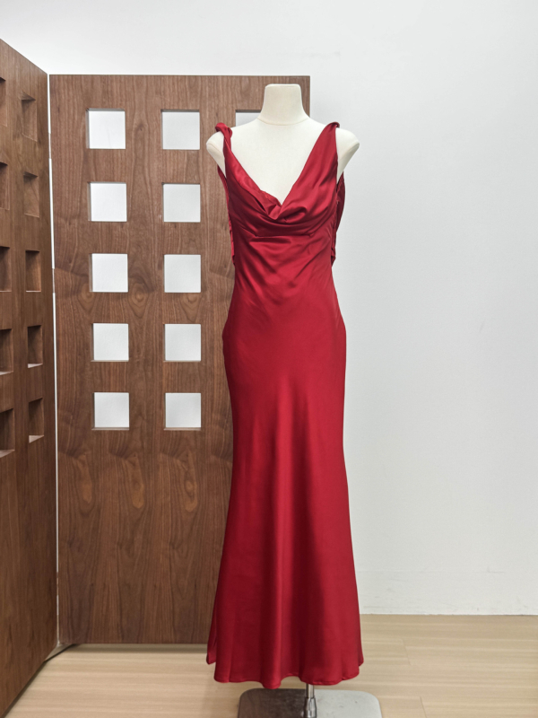 Rochie cu bretele în stil sling, fără mâneci, lungă, material poliester, culoare solidă.