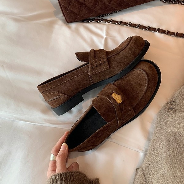 Ženske mokasine od ovčje kože – okrugli vrh, retro stil, niska potpetica 1–3 cm, gumeni potplat
