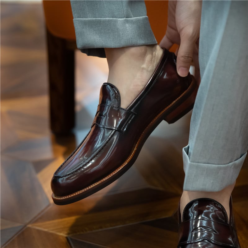 Vyriniai odiniai loaferiai britiško stiliaus, slip-on, apvaliu nosimi, gumos padas, žemas kulnas 1–3 cm