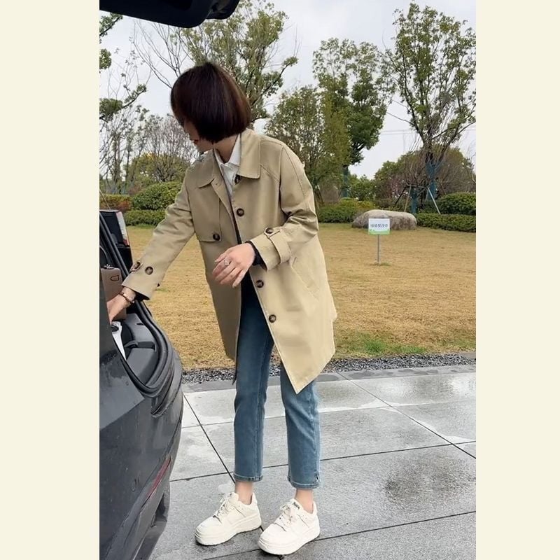 Женско средно дълго ветроустойчиво яке, полиестер-еластанова смес, поло яка, принцес ръкави, еднобортно закопчаване, джобове