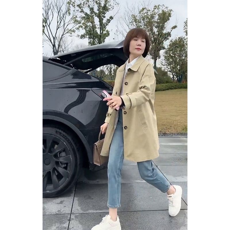 Женско средно дълго ветроустойчиво яке, полиестер-еластанова смес, поло яка, принцес ръкави, еднобортно закопчаване, джобове