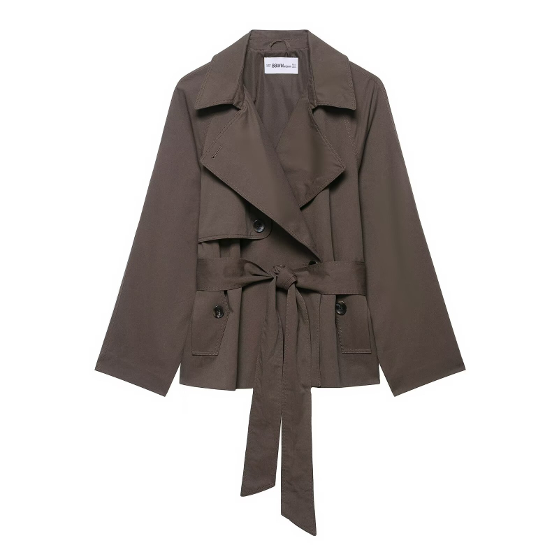Kratka windbreaker jakna s vezicama sprijeda — poliester; jednobojna; ovratnik u stilu sakoa; dvostruko kopčanje; kratka duljina 40–50 cm