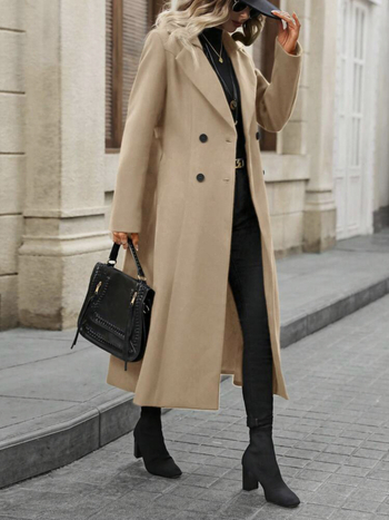 Palton damă din lână cu model carouri, lungime extinsă, închidere cu două rânduri de nasturi, rever, detaliu șnur, mâneci lungi