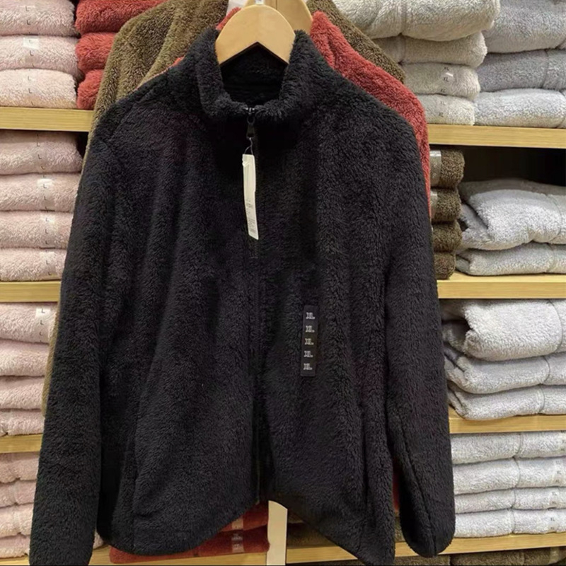 Dámsky kabát z fleece na jeseň-zimu 2025 — fleece, zips, golier pile, dlhé rukávy