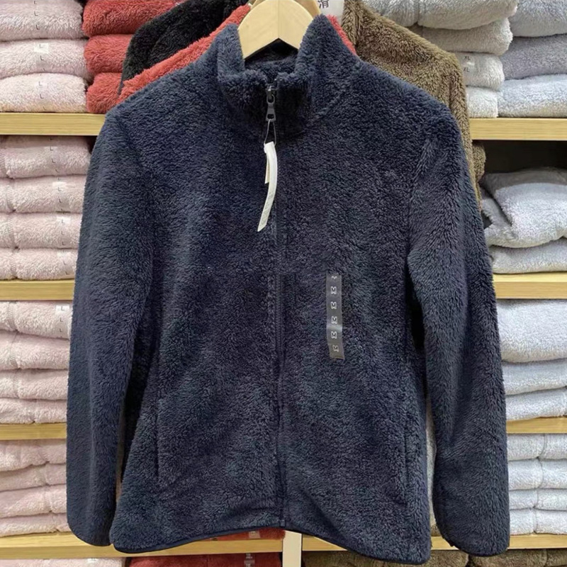 Dámsky kabát z fleece na jeseň-zimu 2025 — fleece, zips, golier pile, dlhé rukávy