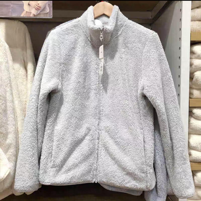 Dámsky kabát z fleece na jeseň-zimu 2025 — fleece, zips, golier pile, dlhé rukávy