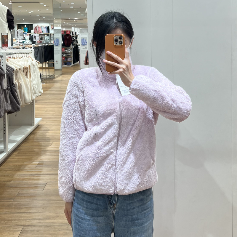 Dámsky kabát z fleece na jeseň-zimu 2025 — fleece, zips, golier pile, dlhé rukávy