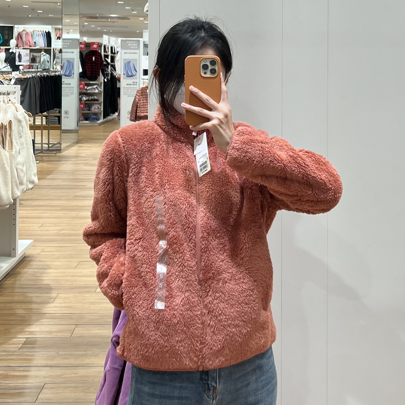 Dámsky kabát z fleece na jeseň-zimu 2025 — fleece, zips, golier pile, dlhé rukávy