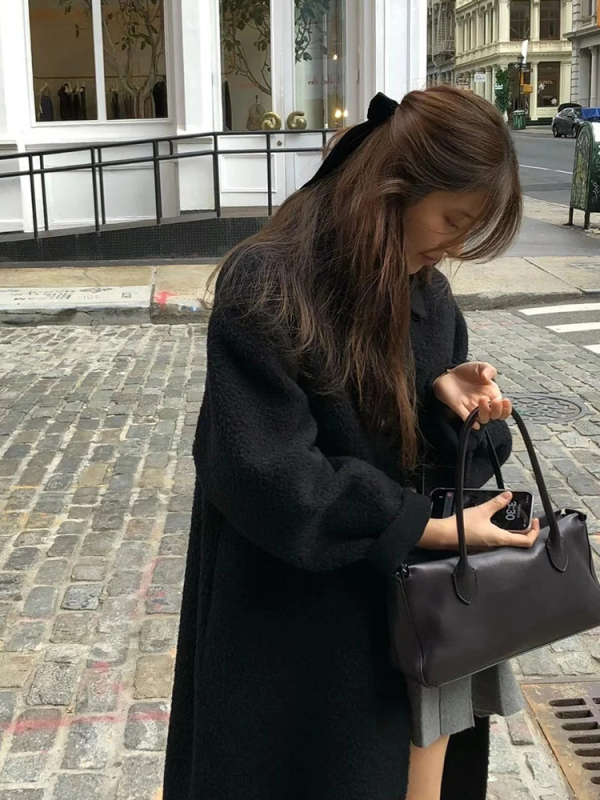 Ženski vuneni kaput s jednostrukim zatvaranjem, ovratnik lapel, dugački kroj iznad 100 cm, slobodan kroj, 70–80% vuna, detalji kolage, zimski stil japansko-korejski