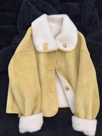 Palton damă din suede, căptușit cu blană de miel, reversibil, mâneci lungi, guler halter, lungime medie, iarnă 2024, stil casual