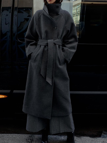 Palton de damă din lână, lung, pentru un stil elegant de navetă, cu guler înalt și deschidere cu șiret