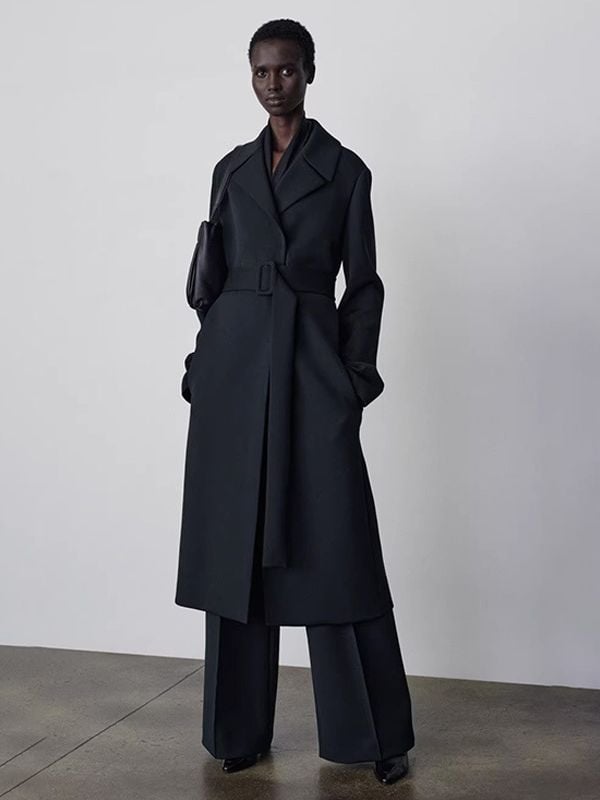 Palton de damă mediu lung cu guler de sacou, curea cu șnur, talie definită, mâneci lungi