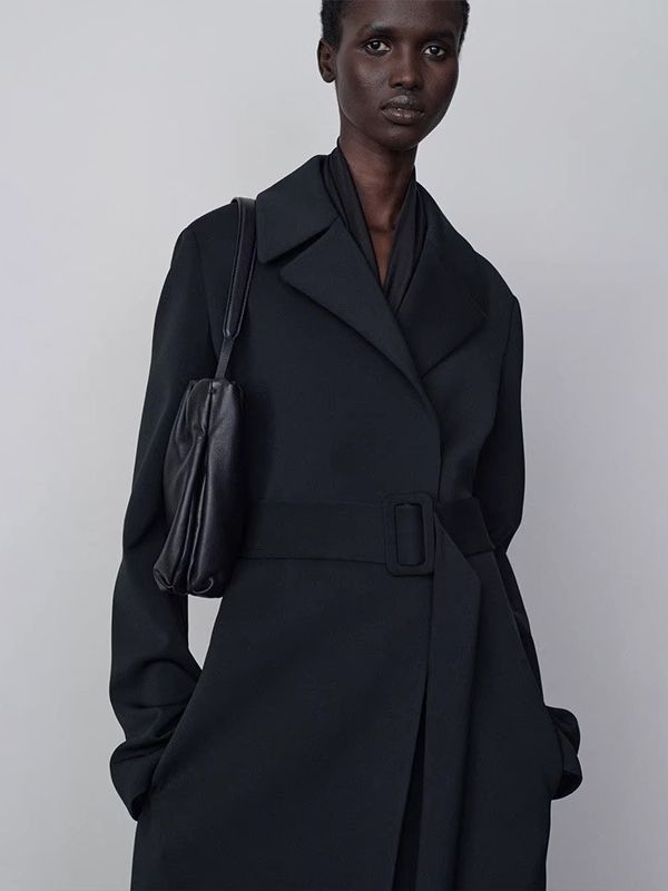 Palton de damă mediu lung cu guler de sacou, curea cu șnur, talie definită, mâneci lungi