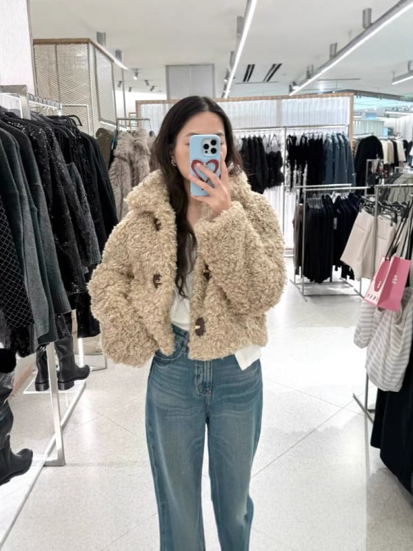 Palton damă cu căptușeală din fleece, gros și cald, mâneci lungi, guler cu rever și închidere cu cataramă, croială lejeră