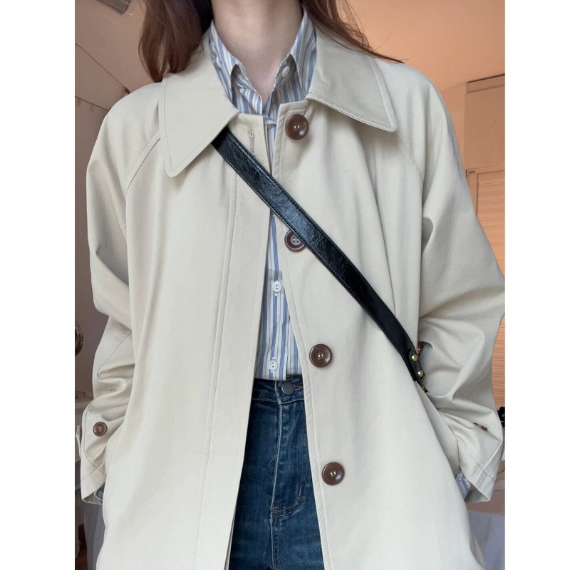 Geacă de damă din amestec de bumbac, lungime medie, guler polo, mâneci lungi, nasturi la un rând, stil casual japonez/coreean