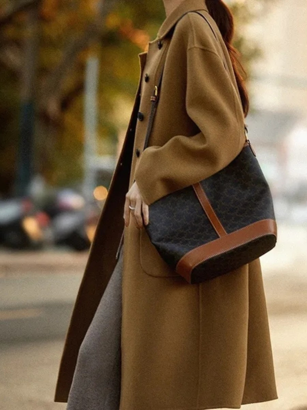 Női vastag poliészter-spandex kabát, középhosszú 65–80 cm, polo gallér, laza szabás, egyrészes csattal záródó