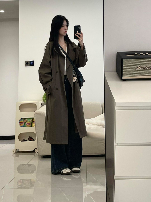 Palton trench în stil coreean pentru femei, țesătură chenille, elastan 50–70%, croială în formă de A, guler parțial deschis, buzunare și nasturi
