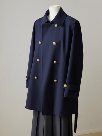 Дамски средно дълъг тренчкот от полиестер (80–90%), дълги ръкави, есен 2024, офисен/градски стил