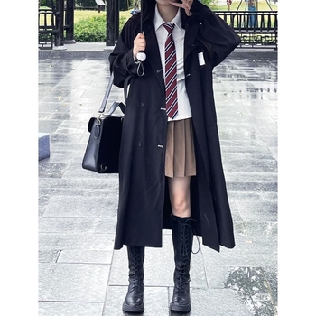 Dámsky vlnený kabát, ultra krátka dĺžka, polootvorený golier, princezné rukávy, zapínanie s diskovou prackou