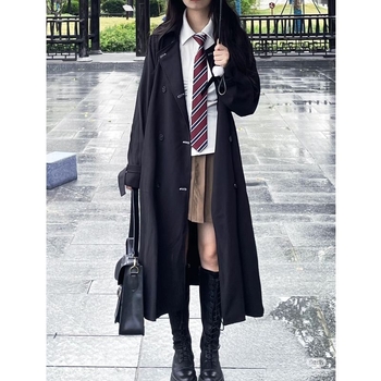 Dámsky vlnený kabát, ultra krátka dĺžka, polootvorený golier, princezné rukávy, zapínanie s diskovou prackou