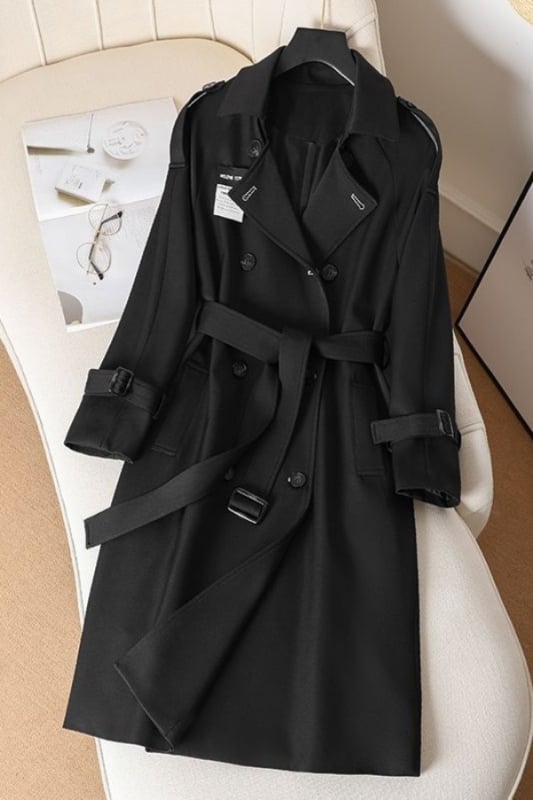 Dámsky vlnený kabát, ultra krátka dĺžka, polootvorený golier, princezné rukávy, zapínanie s diskovou prackou