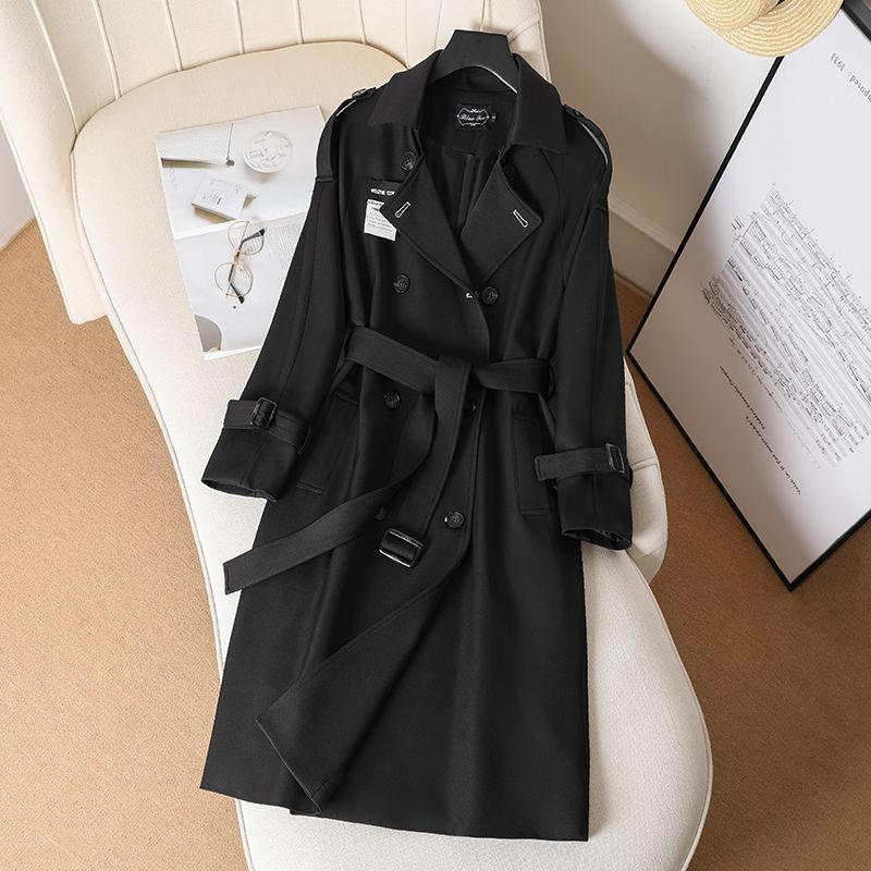 Dámsky vlnený kabát, ultra krátka dĺžka, polootvorený golier, princezné rukávy, zapínanie s diskovou prackou