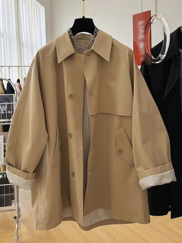 Jachetă scurtă din chenille cu stretch, croială lejeră, guler polo, închidere cu nasturi