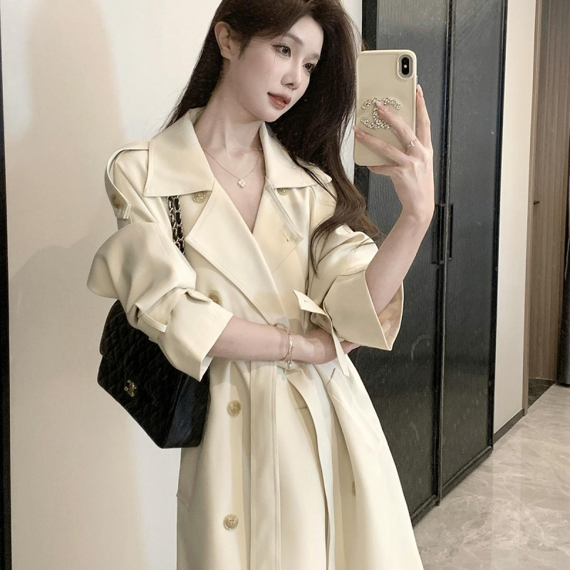 Jachetă scurtă din chenille cu stretch, croială lejeră, guler polo, închidere cu nasturi